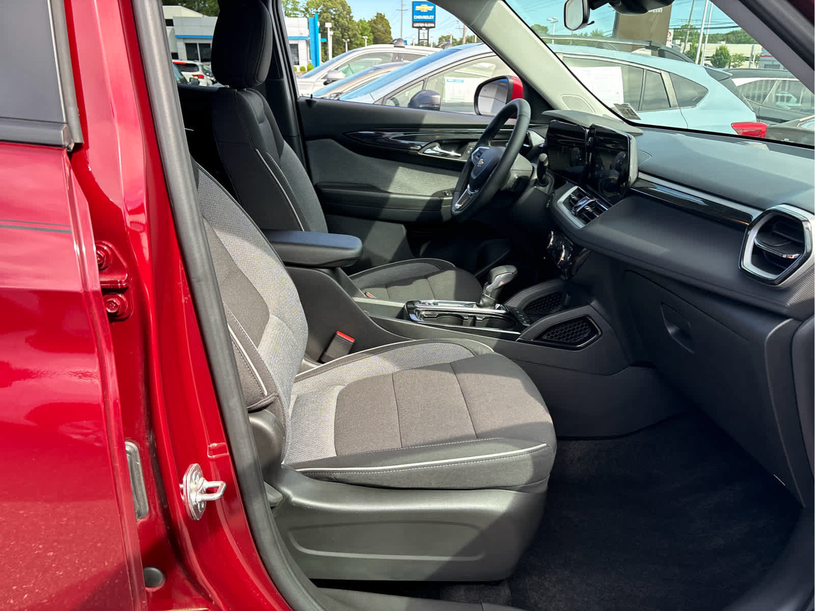 Used 2025 Chevrolet TrailBlazer LT w/ LT Cold Weather Package FWD image 16