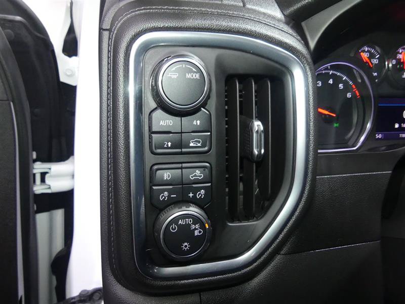 Used 2020 Chevrolet Silverado 1500 RST w/ RST Value Package AWD/4WD image 27