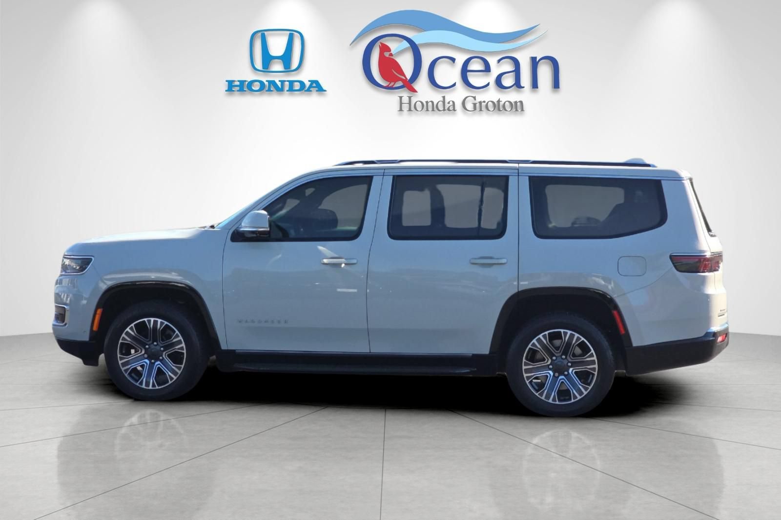 Used 2022 Jeep Wagoneer Series III w/ Convenience Group I AWD/4WD image 6