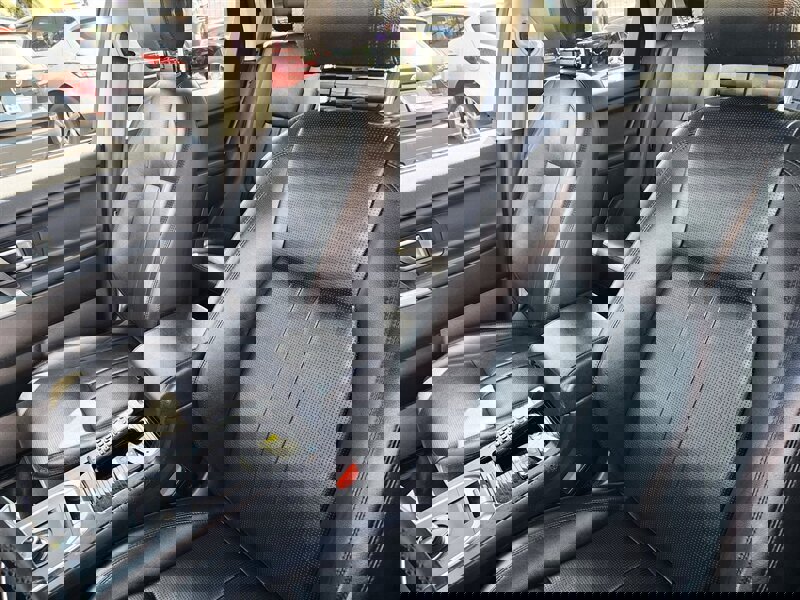 Used 2019 Land Rover Discovery Sport SE image 24