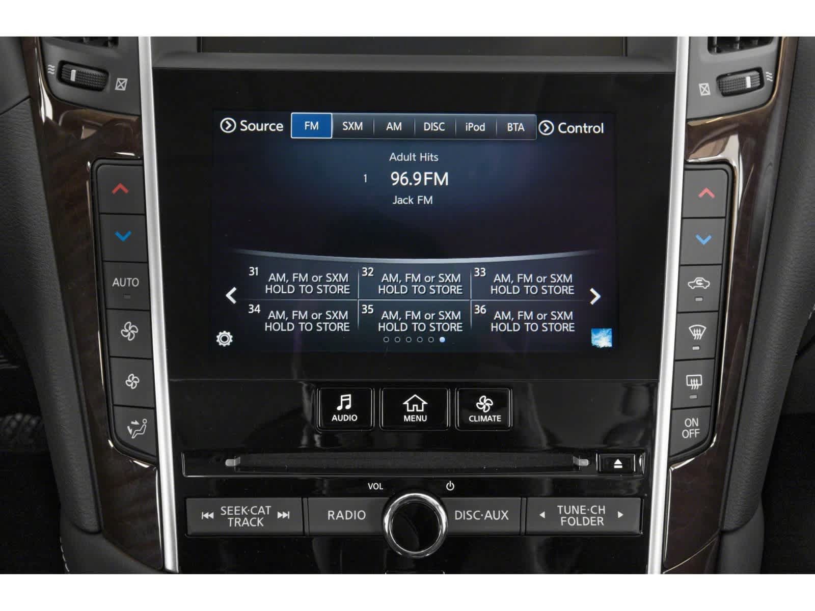 Used 2019 INFINITI Q50 Luxe w/ Essential Package (3.0T Luxe) AWD/4WD image 7