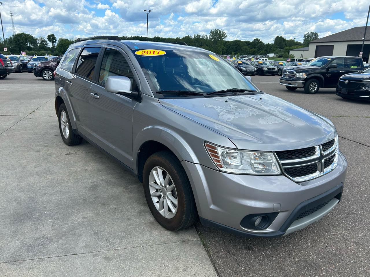 Used 2017 Dodge Journey SXT FWD image 3