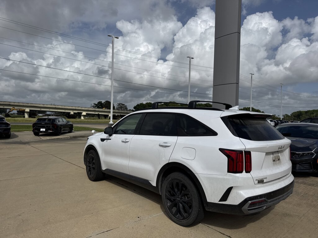 Used 2023 Kia Sorento SX image 18