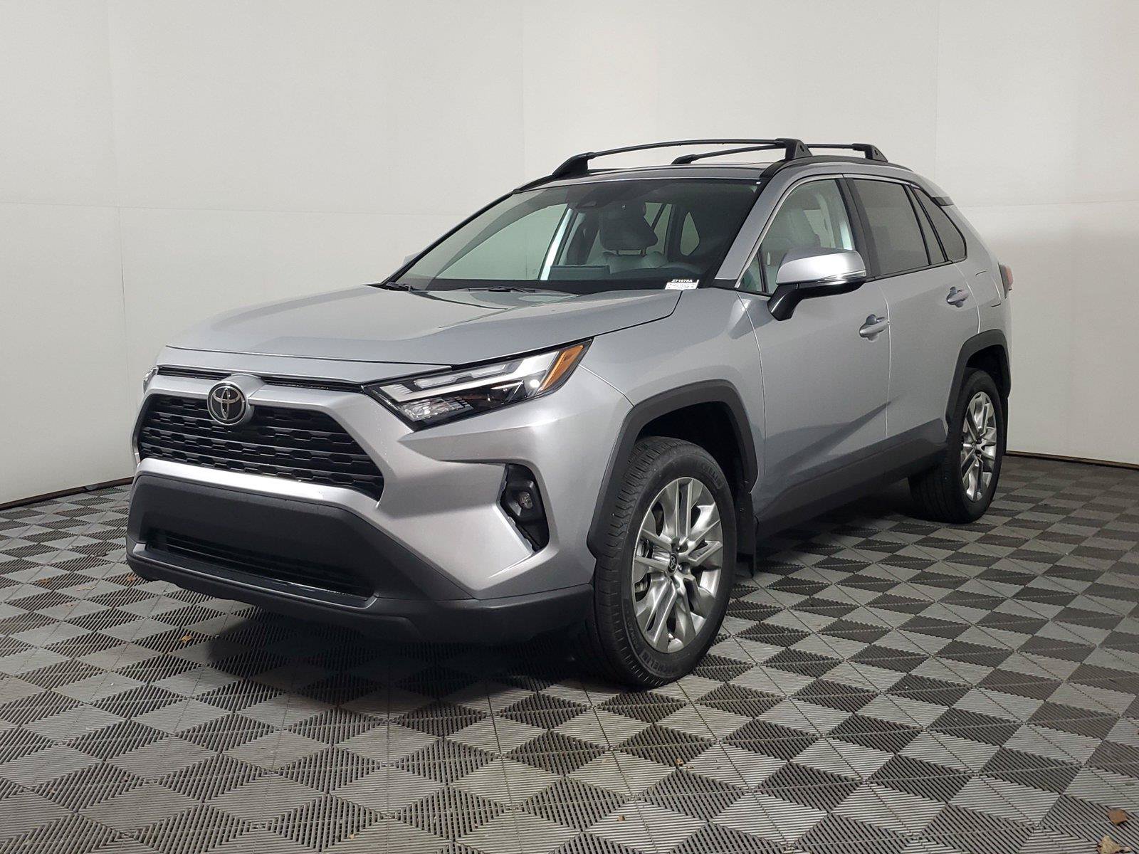 Used 2025 Toyota RAV4 XLE Premium FWD image 1