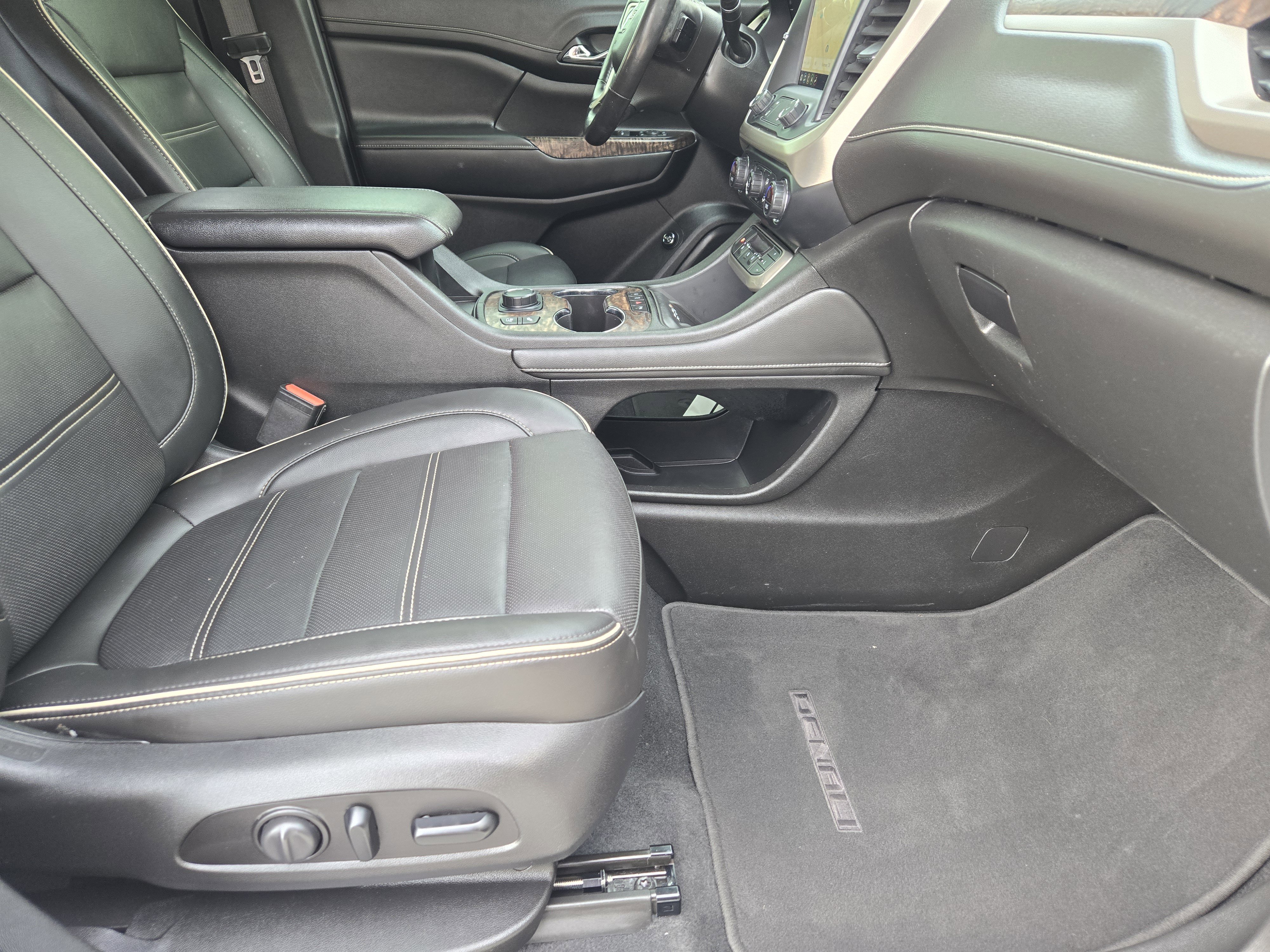 Used 2021 GMC Acadia Denali image 17