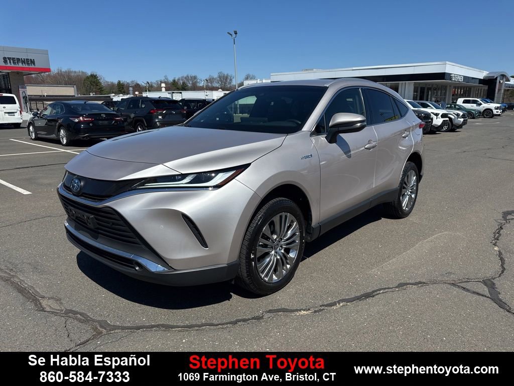 Used 2021 Toyota Venza XLE w/ Softex Package image 3