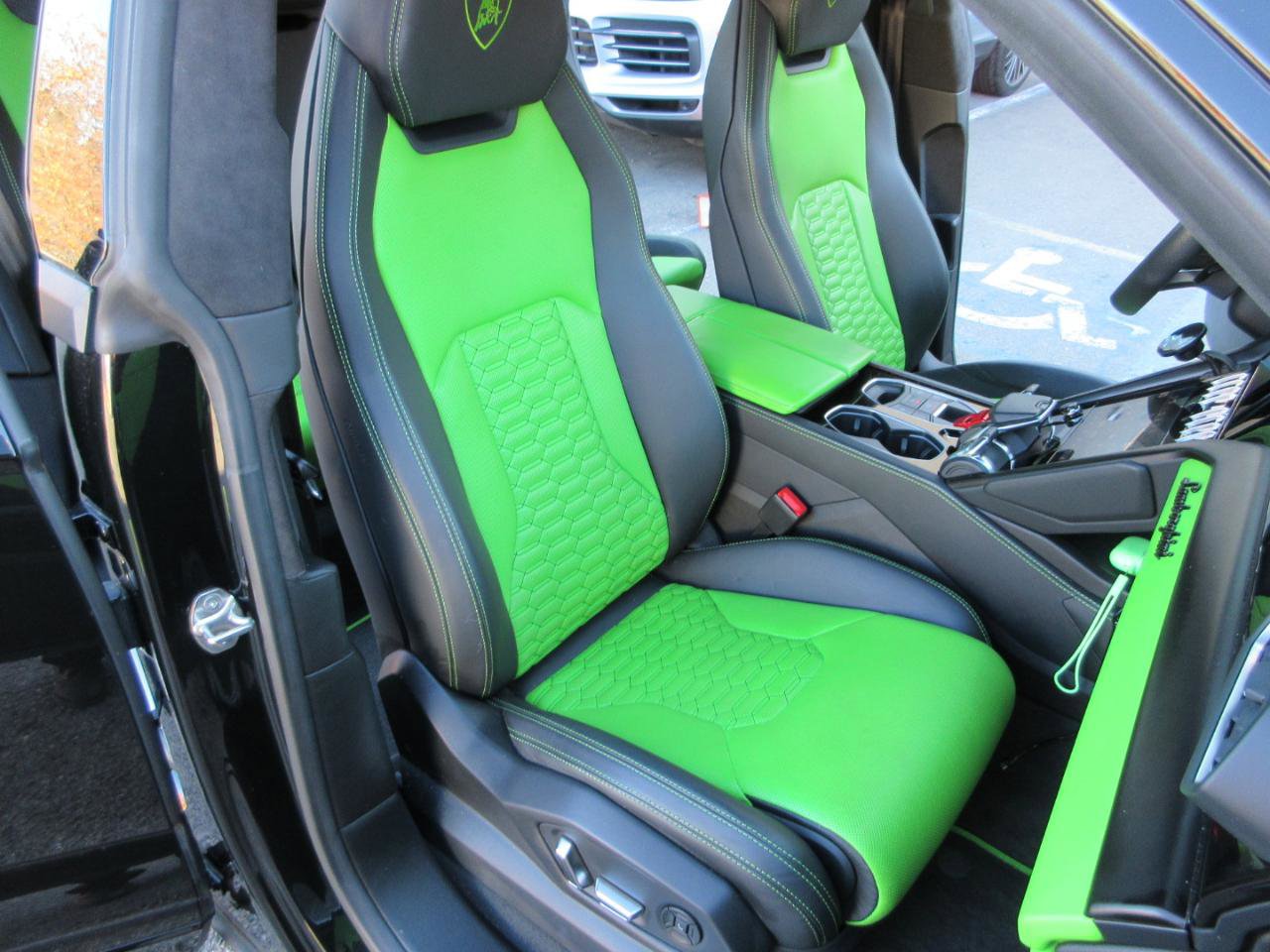 Used 2022 Lamborghini Urus image 28