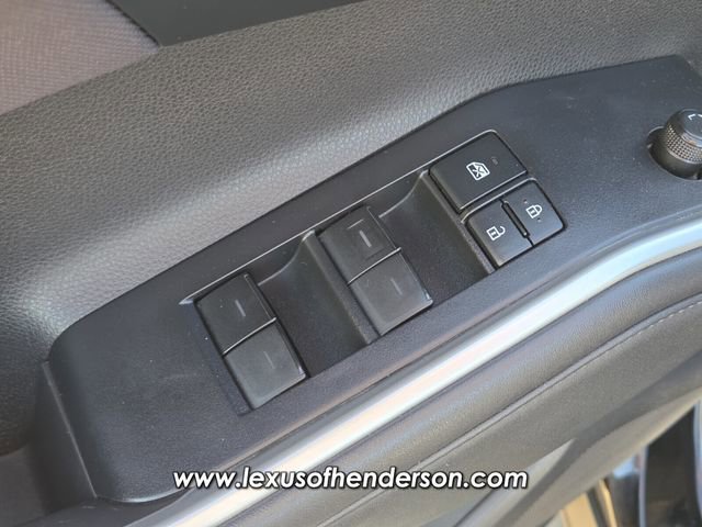 Used 2022 Toyota Highlander LE image 23