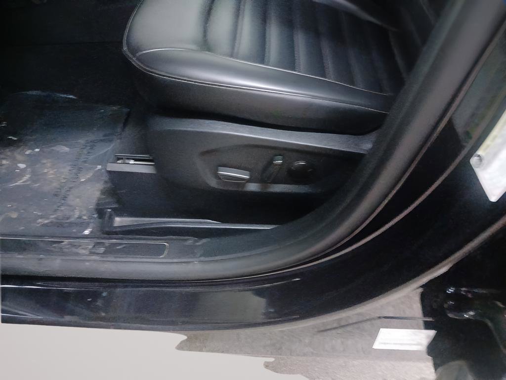 Used 2024 Ford Edge SEL image 19