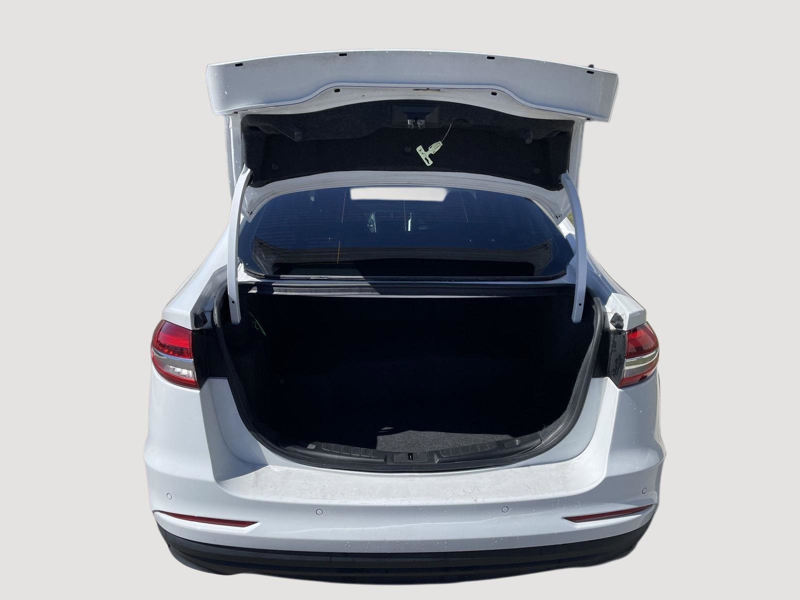 Used 2020 Ford Fusion SE image 15