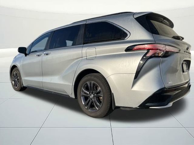 Used 2024 Toyota Sienna XSE image 3
