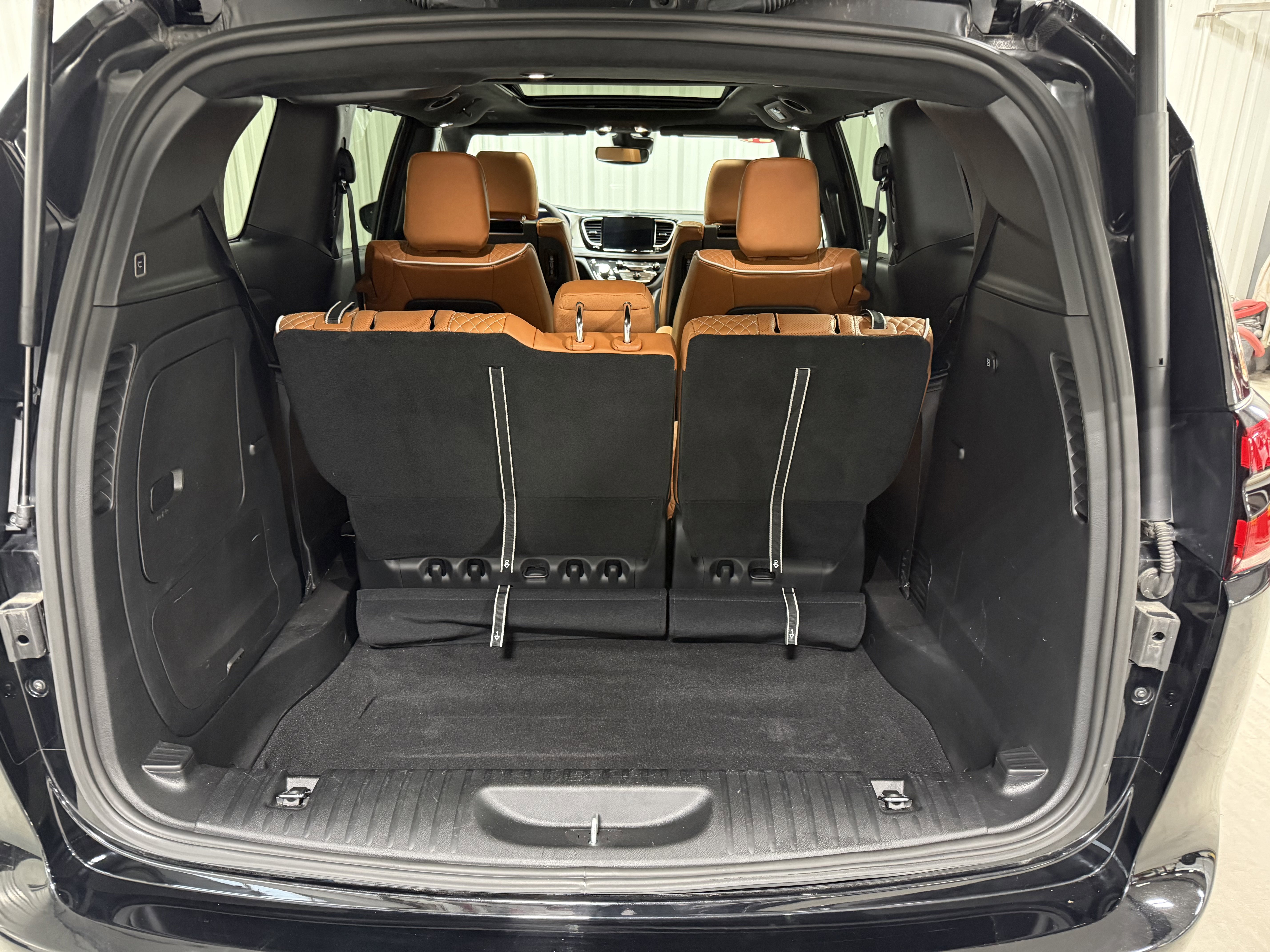 Used 2024 Chrysler Pacifica Pinnacle image 5