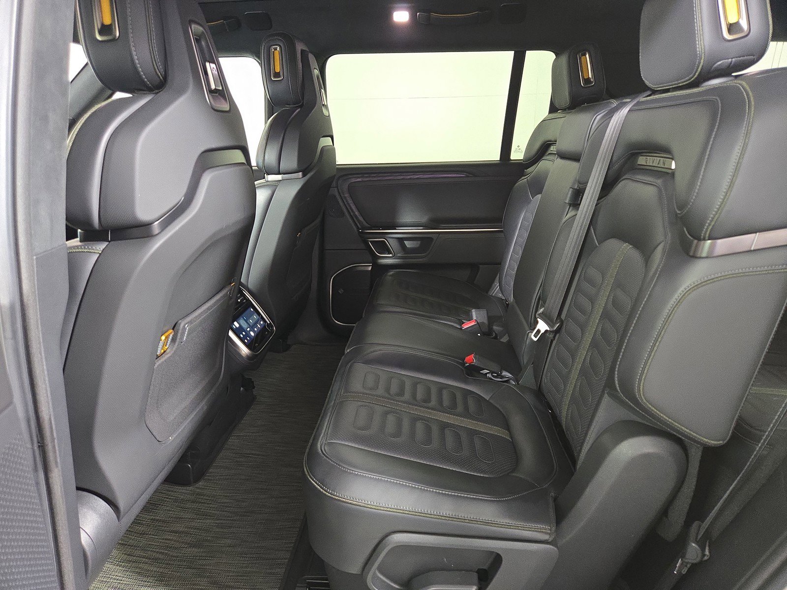 Used 2024 Rivian R1S Adventure AWD/4WD image 21