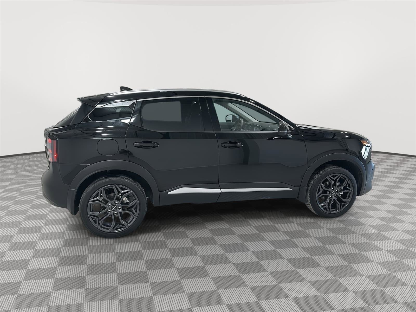 Used 2025 Nissan Kicks SR image 6