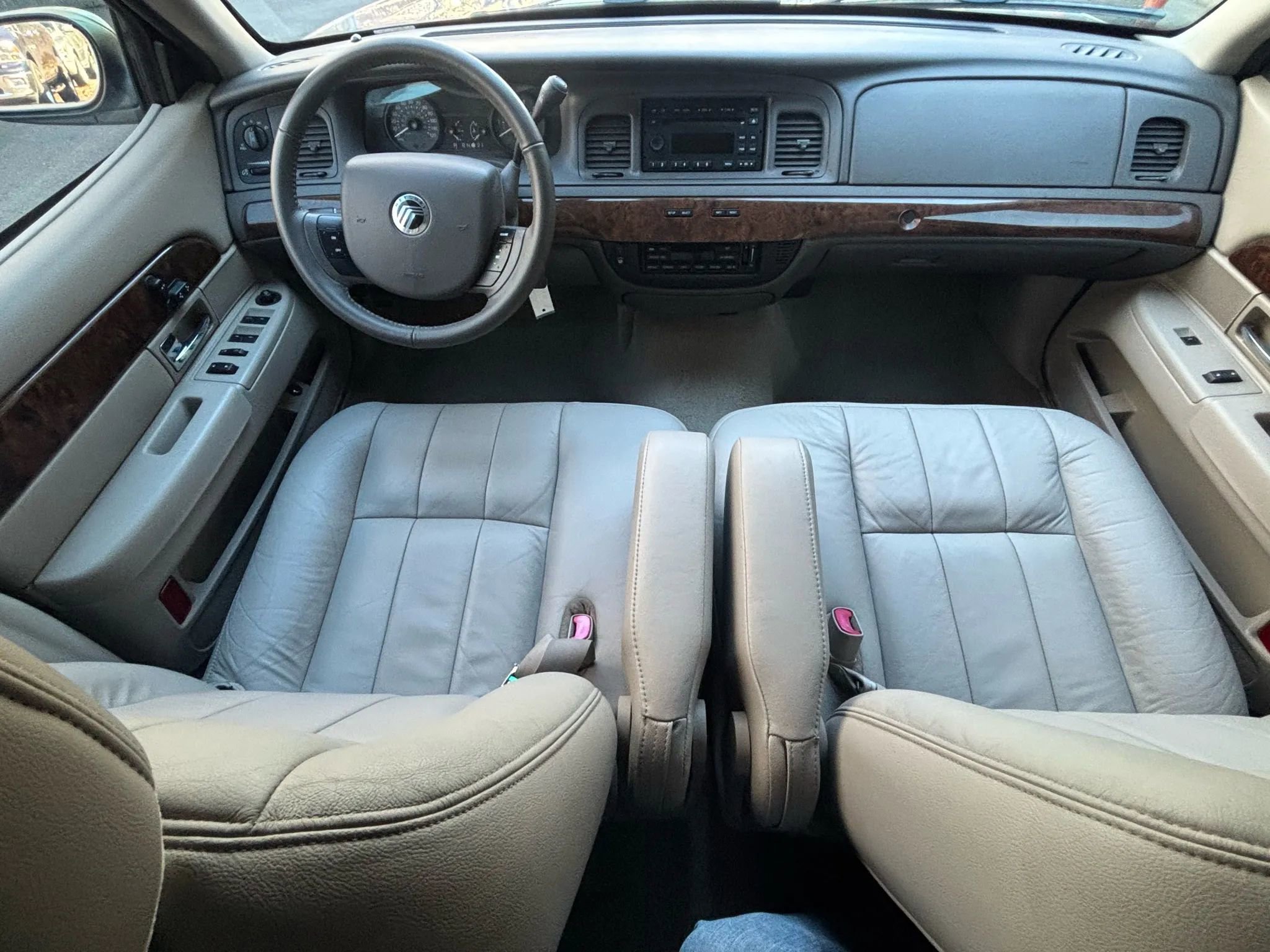Used 2009 Mercury Grand Marquis LS image 24