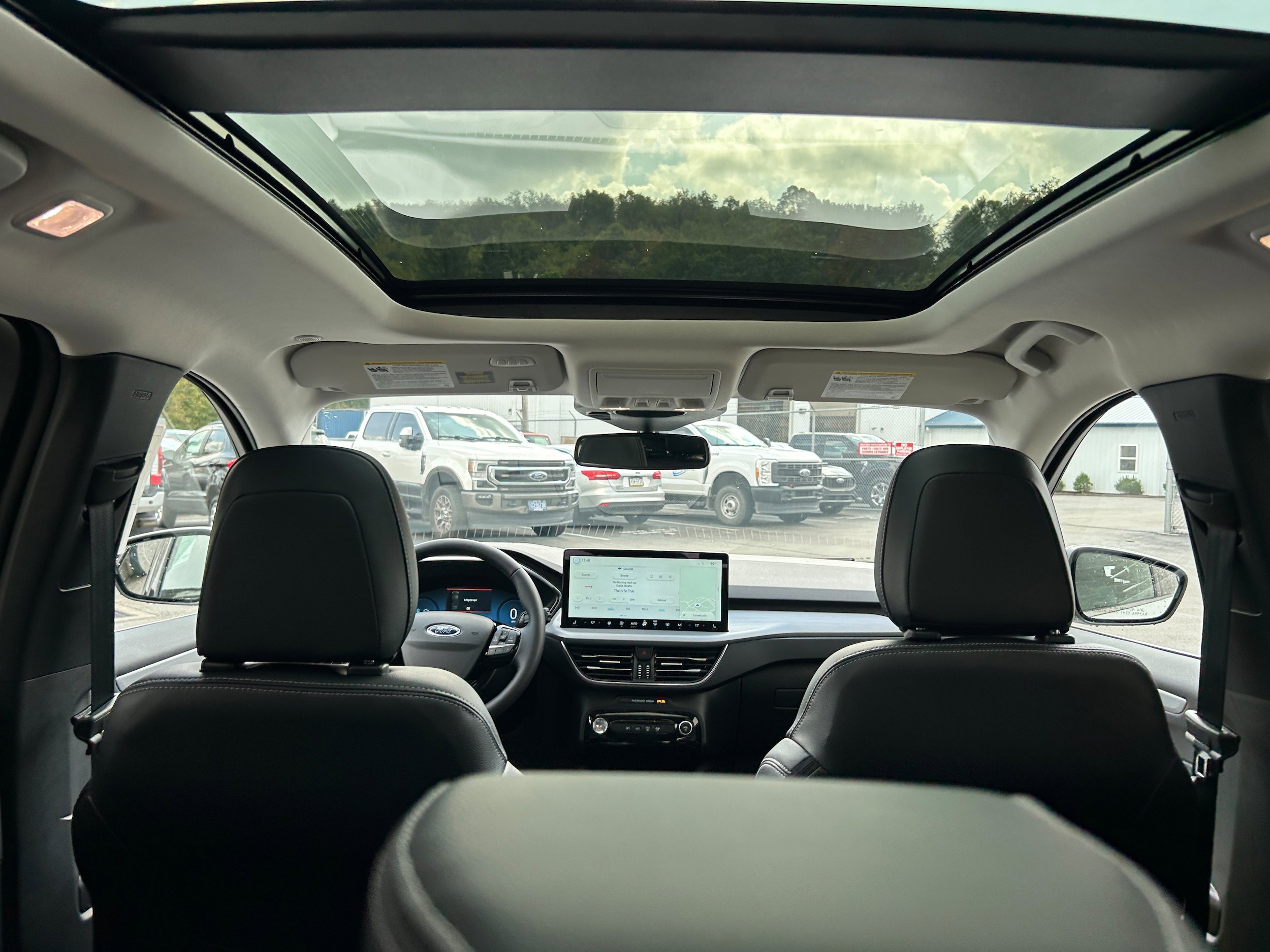 New 2025 Ford Escape SE w/ PHEV Premium Package FWD image 28