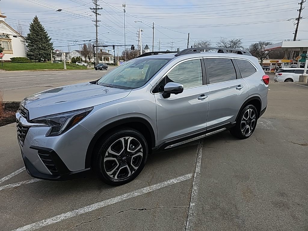 Used 2023 Subaru Ascent Limited w/ Technology Package image 5