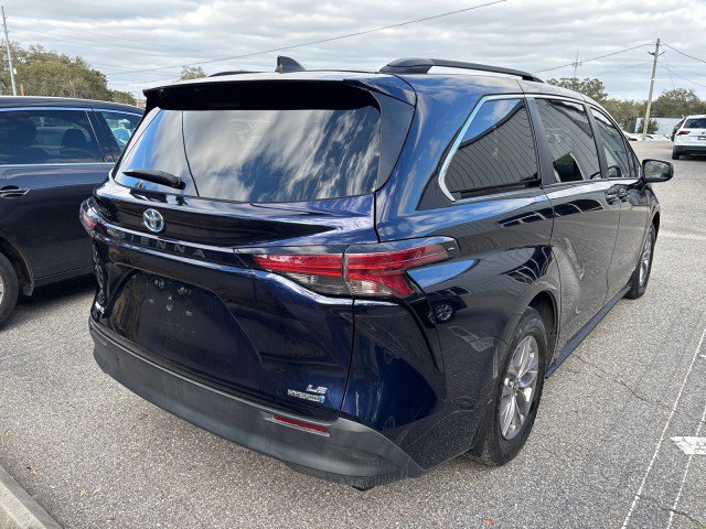 Used 2021 Toyota Sienna LE image 9