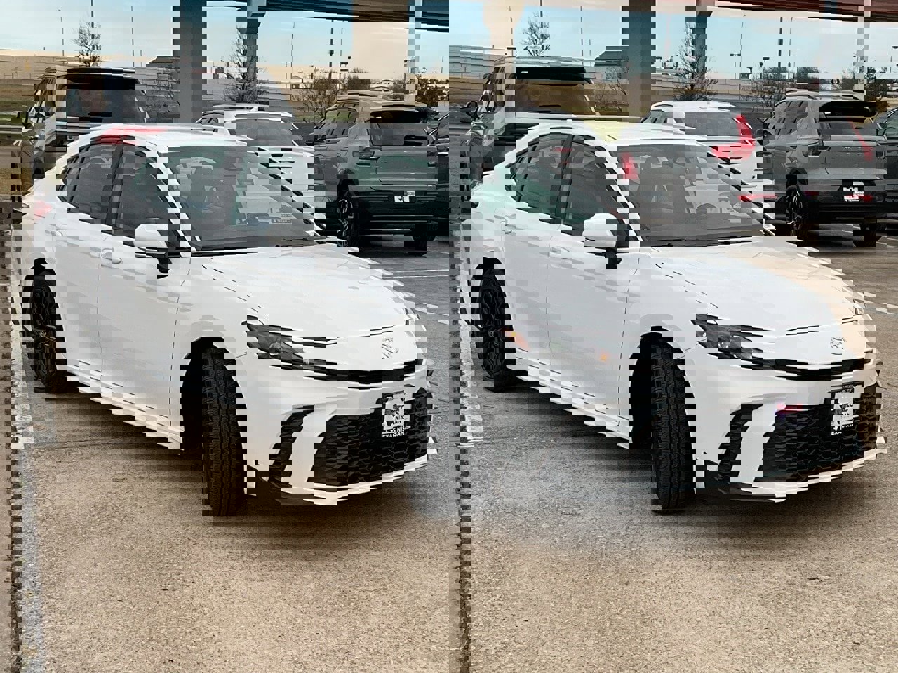 Used 2025 Toyota Camry SE image 4