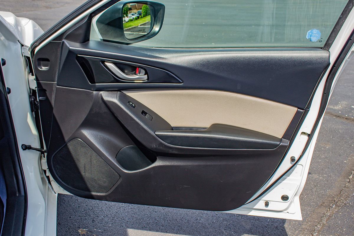 Used 2016 MAZDA MAZDA3 i Sport FWD image 20