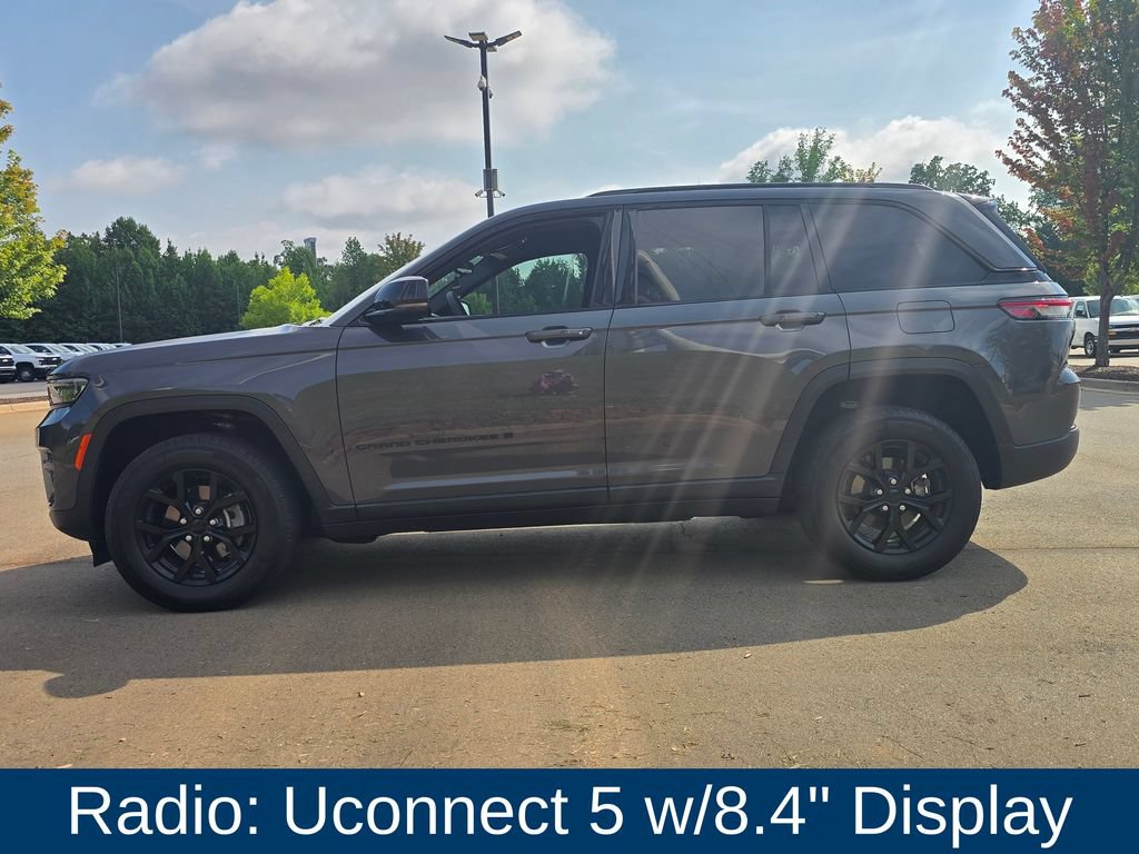 Used 2024 Jeep Grand Cherokee Altitude AWD/4WD image 5