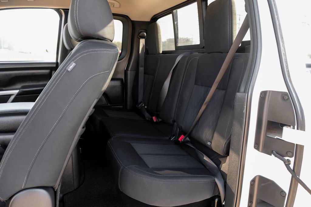 Used 2017 Nissan Titan SV image 35
