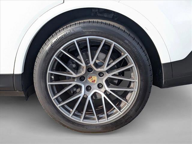 Used 2022 Porsche Cayenne image 27