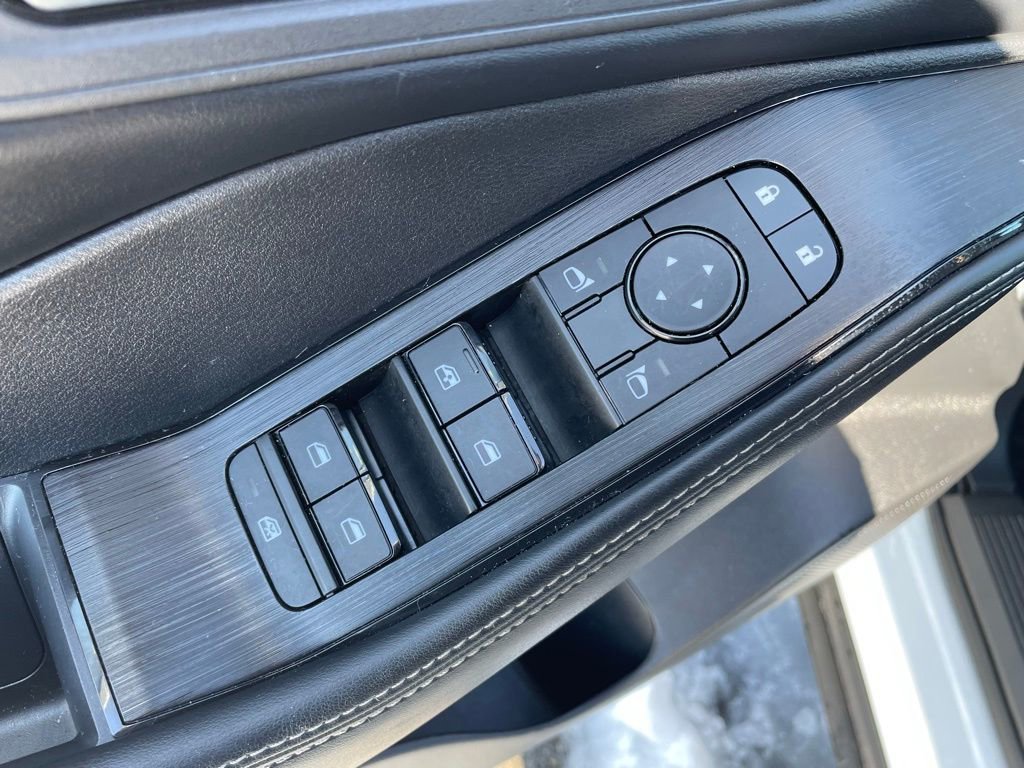 Used 2025 Nissan Rogue SV image 12