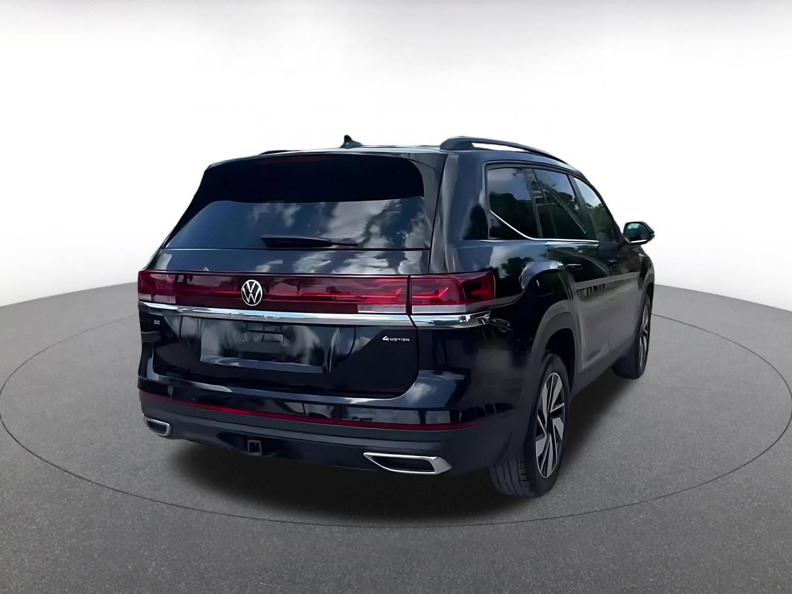 Used 2025 Volkswagen Atlas SE AWD/4WD image 14