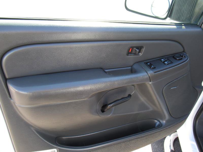 Used 2004 GMC Sierra 2500 SLE w/ Heavy-Duty Power Package image 19