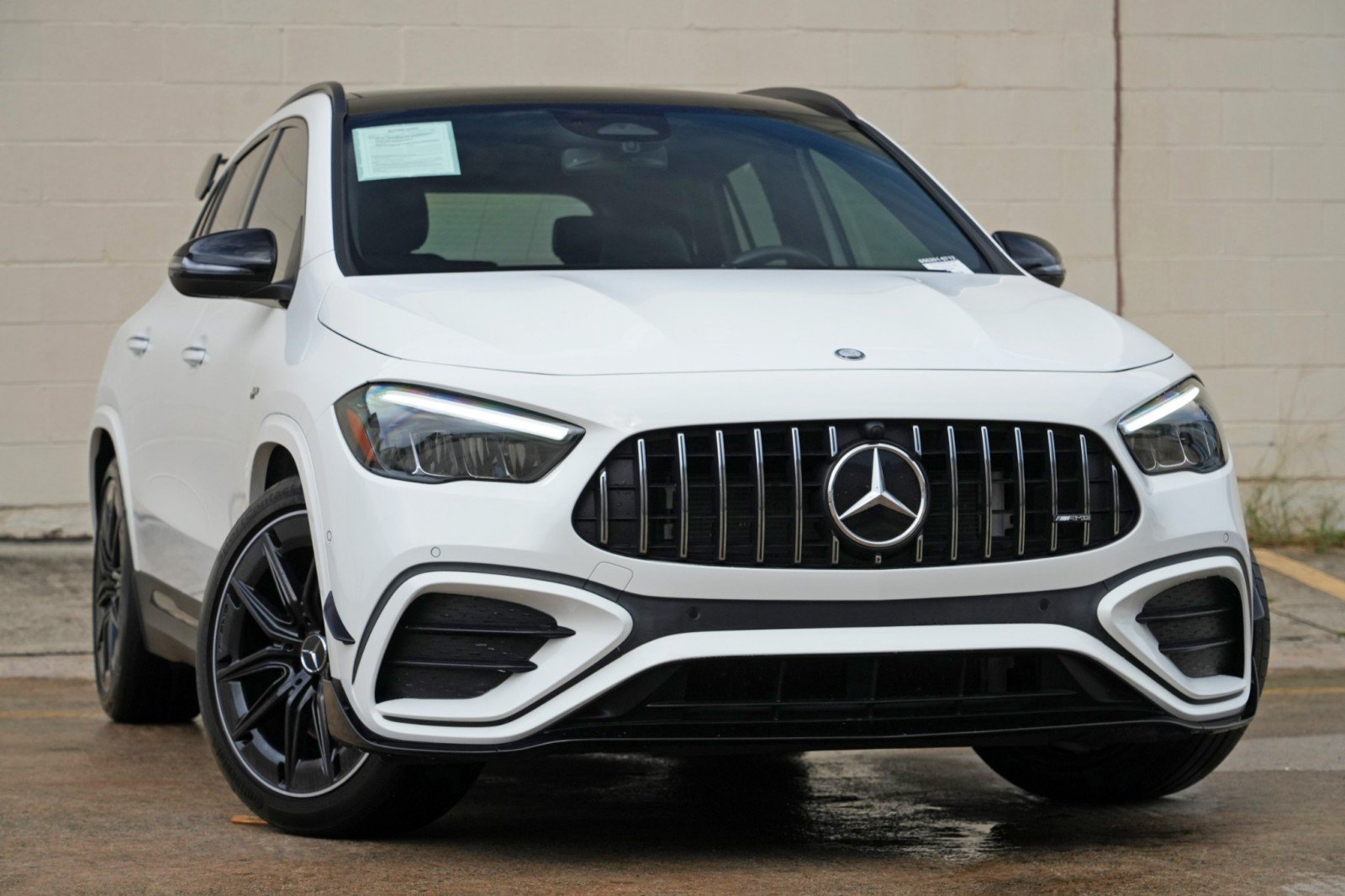 Used 2025 Mercedes-Benz GLA 35 AMG 4MATIC w/ AMG Aerodynamics Package image 4