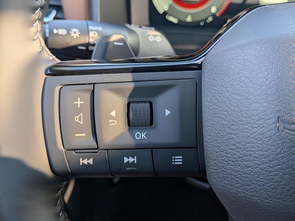 Used 2026 Nissan Rogue Platinum w/ Platinum Premium Package AWD/4WD image 14