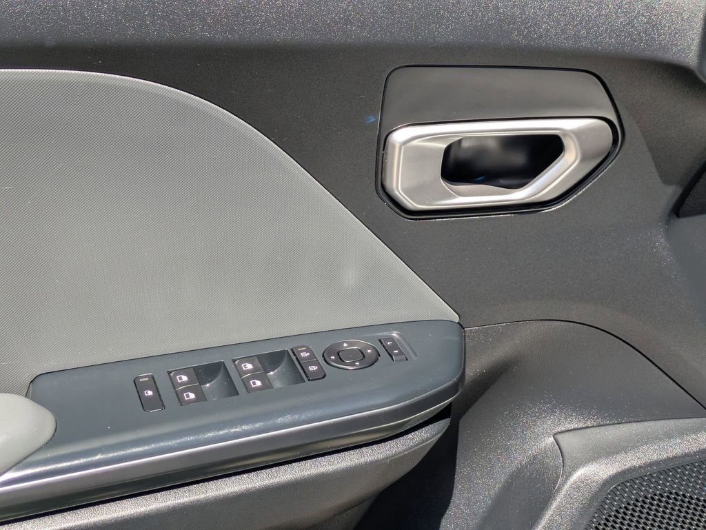 Used 2025 Kia K4 LXS image 13