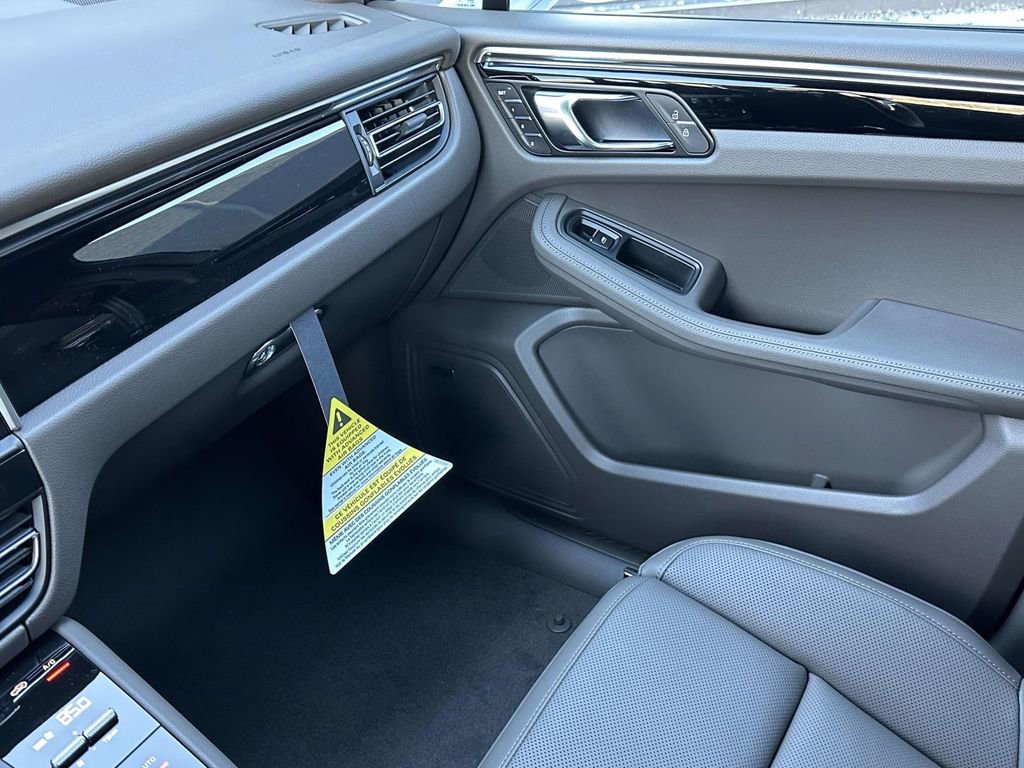 New 2026 Porsche Macan image 28