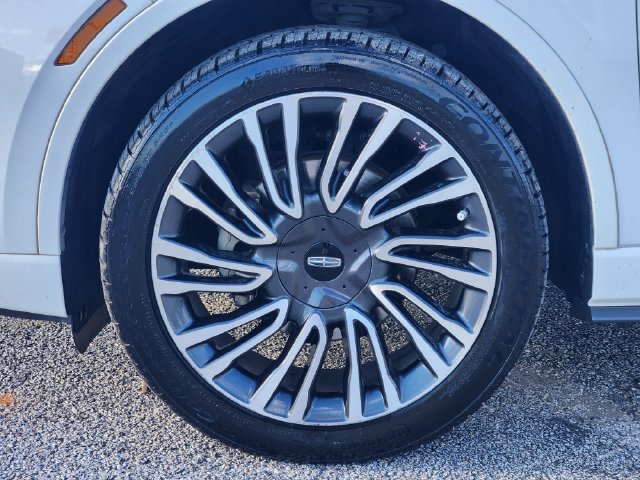 Used 2022 Lincoln Corsair AWD w/ Equipment Group 101A image 10
