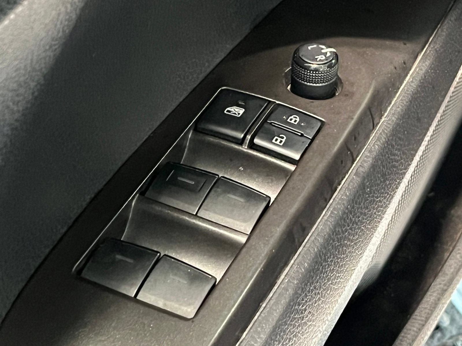 Used 2021 Toyota Camry SE FWD image 29