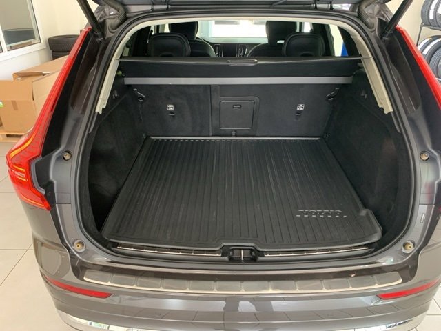 Certified 2022 Volvo XC60 B5 Inscription w/ Climate Package image 7