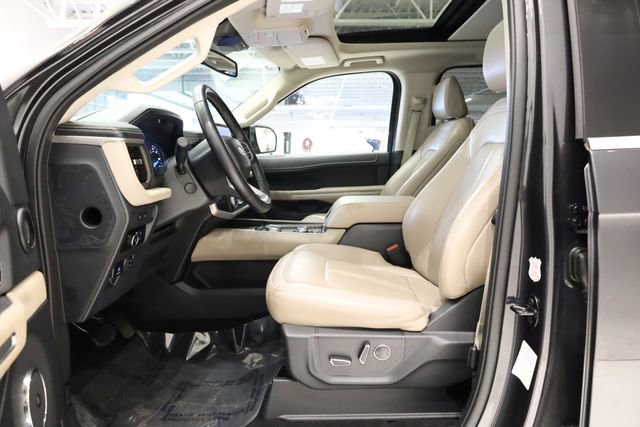 Used 2023 Ford Expedition Limited image 12