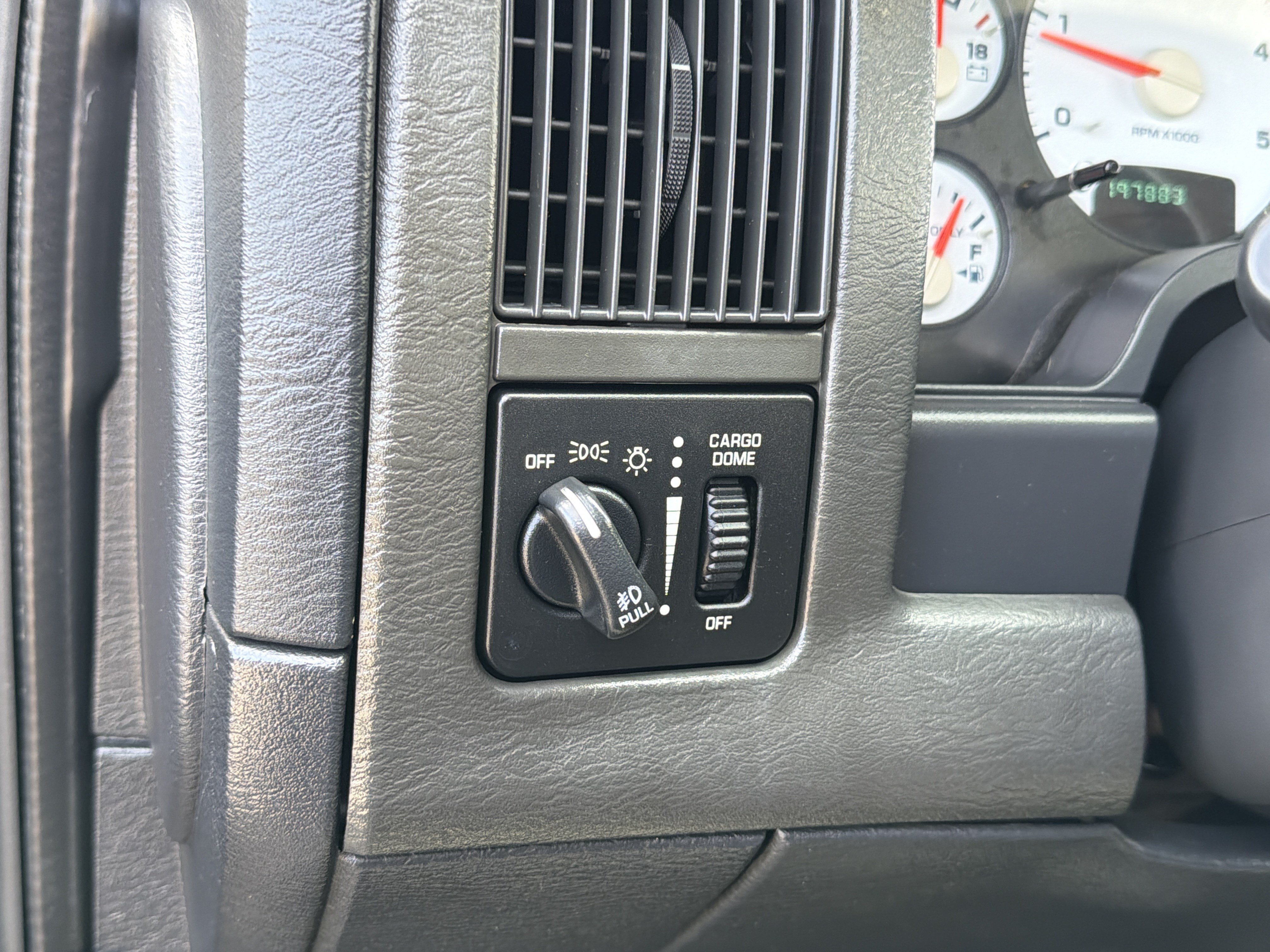 Used 2005 Dodge Ram 2500 Truck SLT w/ Quad Cab Big Horn Value Group AWD/4WD image 15