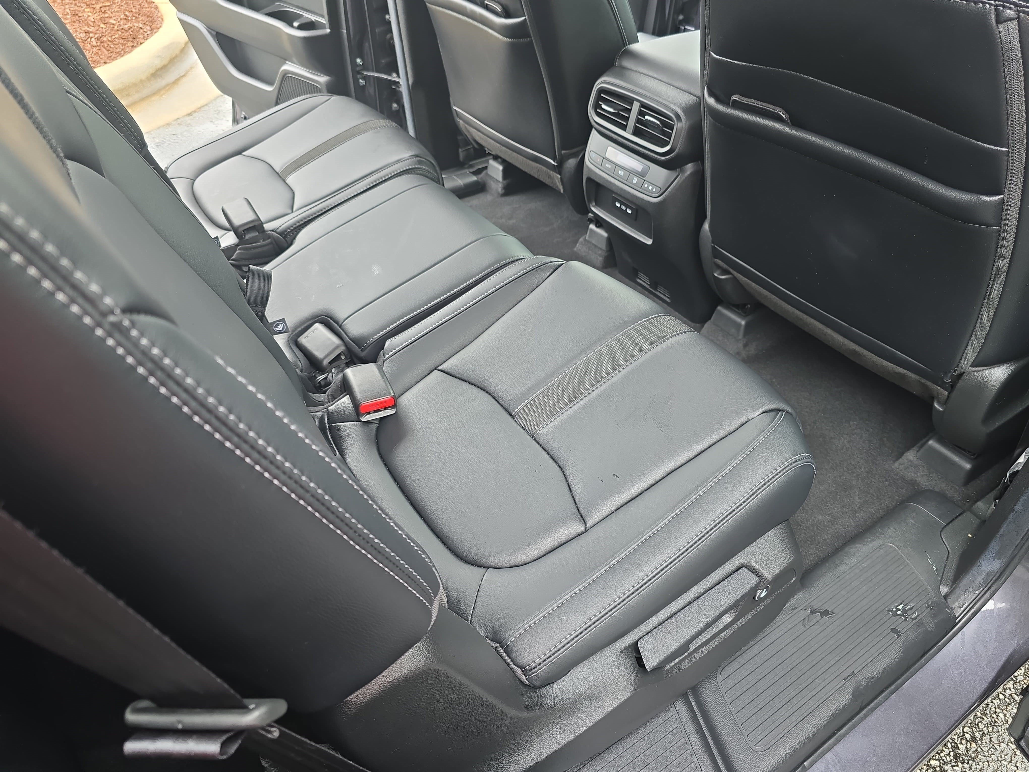 Used 2025 Honda Pilot EX-L image 11