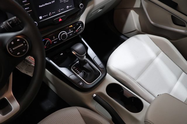 Used 2025 Kia Soul LX w/ LX Technology Package FWD image 28