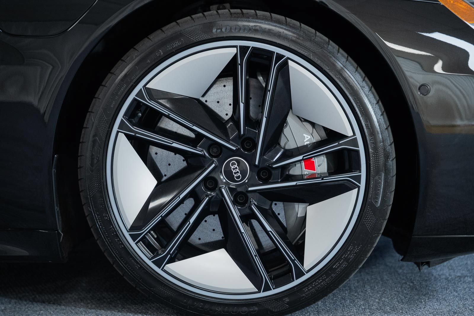 Used 2024 Audi RS e-tron GT w/ Carbon Performance Package AWD/4WD image 16