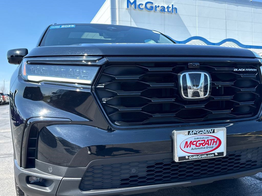 Certified 2025 Honda Pilot Black Edition image 13
