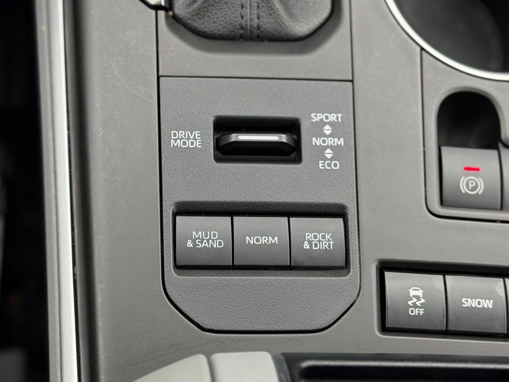 Used 2022 Toyota Highlander XLE AWD/4WD image 23