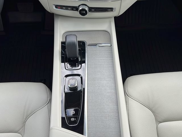 Certified 2023 Volvo XC60 T8 Plus w/ Protection Package Premier AWD/4WD image 18