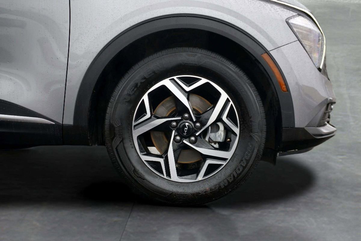 Used 2025 Kia Sportage LX image 9