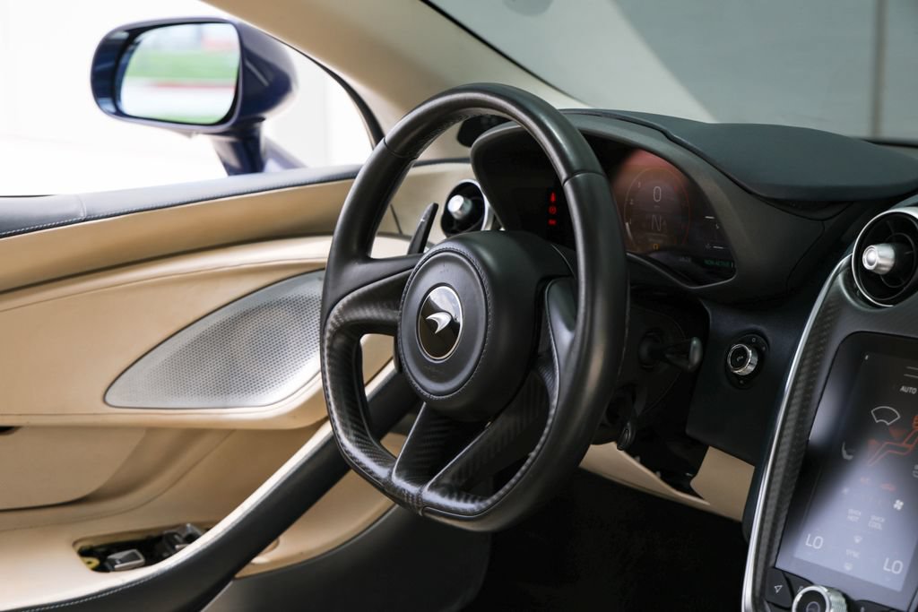 Used 2020 McLaren GT RWD image 23
