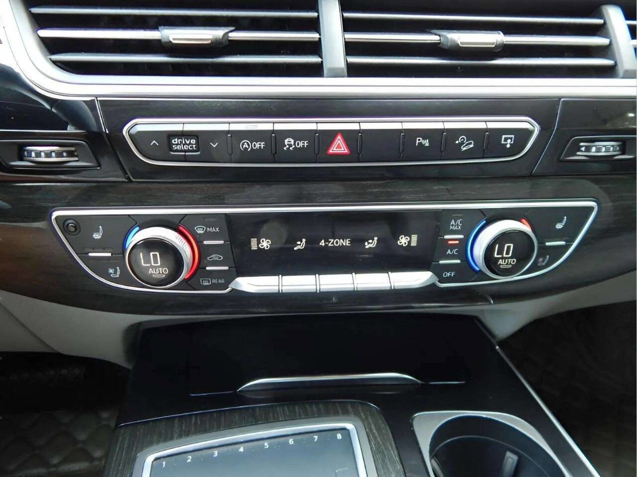 Used 2017 Audi Q7 3.0T Prestige image 34