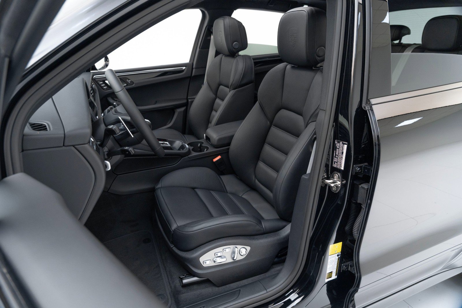 New 2025 Porsche Macan image 5