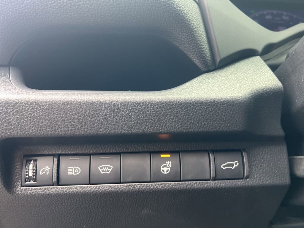 Used 2023 Toyota RAV4 SE image 11